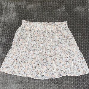 GOMORN tiered ruffle mini skirtt with wide elastics waistband.  Size Large 8/10.